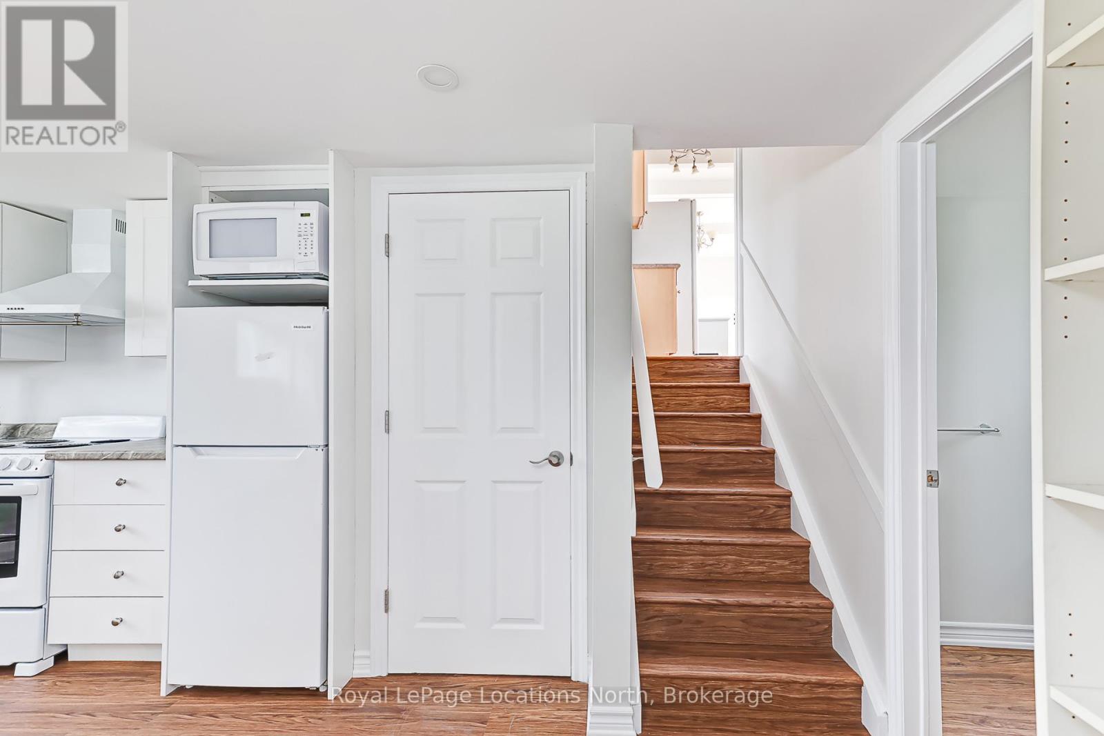 594 OAK STREET - 35