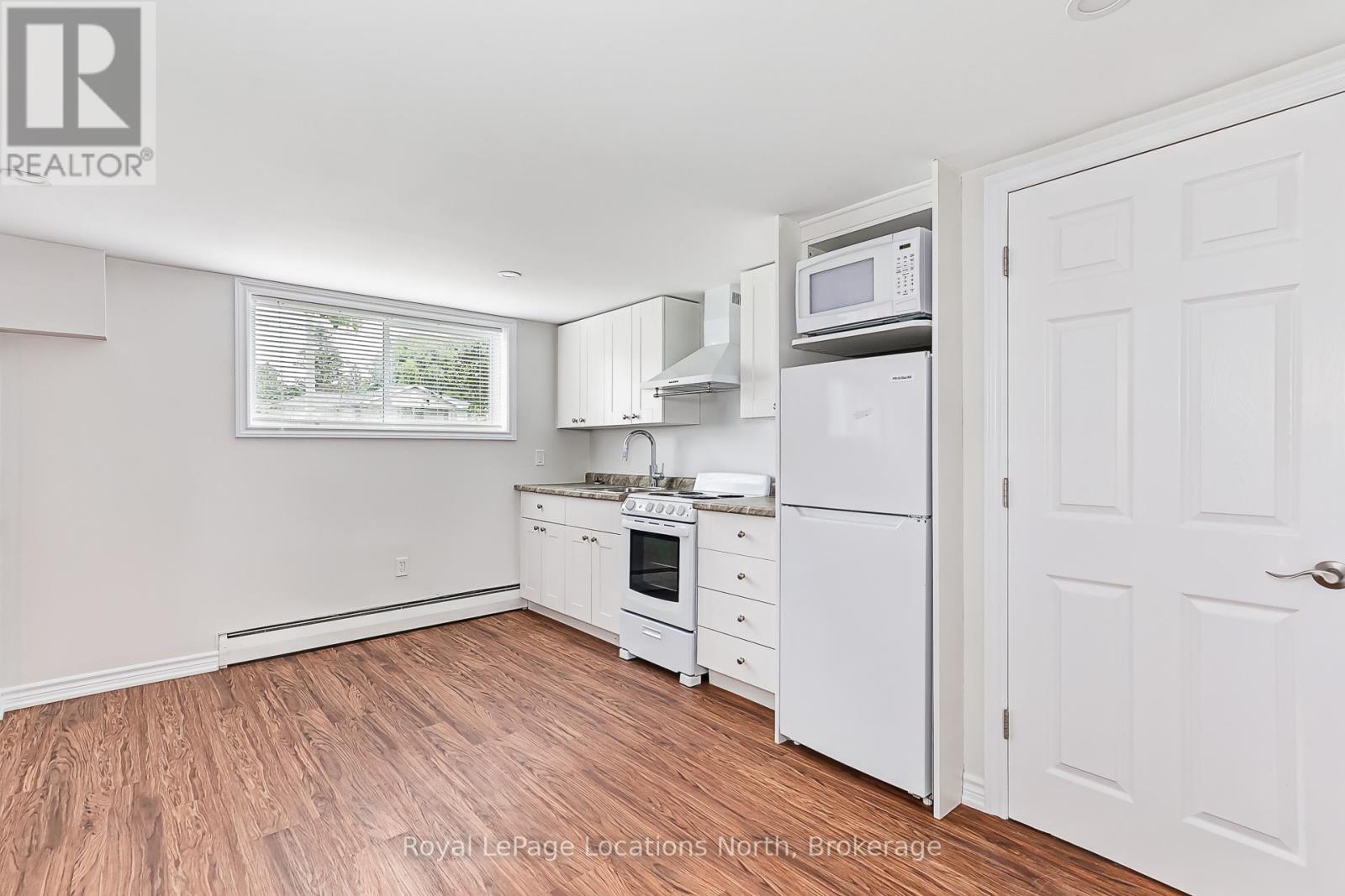594 OAK STREET - 36