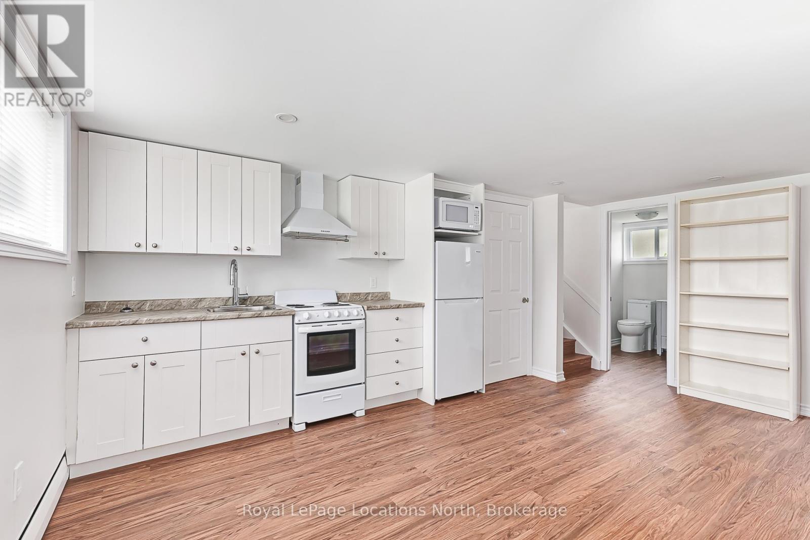 594 OAK STREET - 37