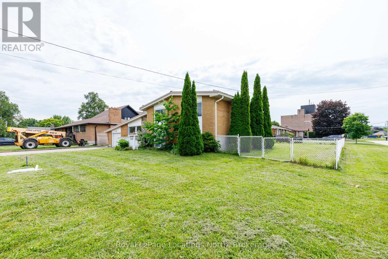 594 OAK STREET - 4
