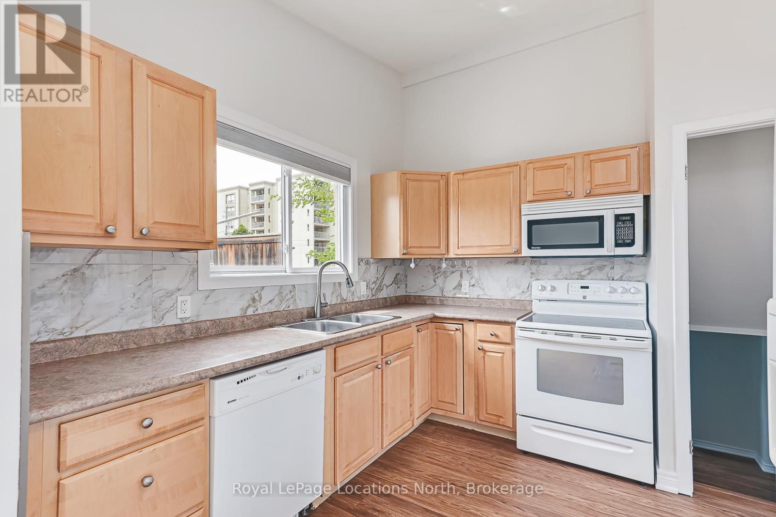 594 OAK STREET - 9