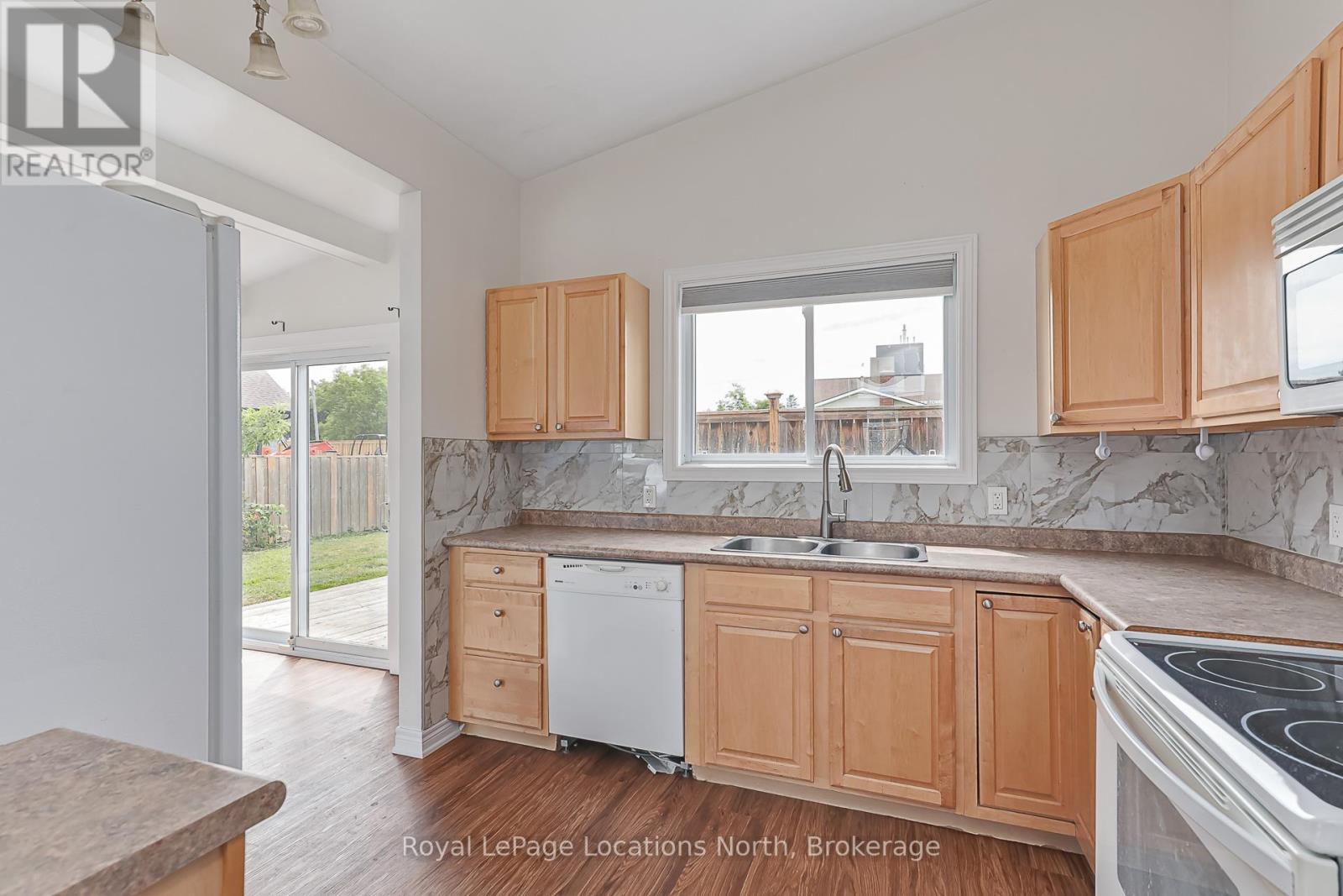 594 OAK STREET - 7