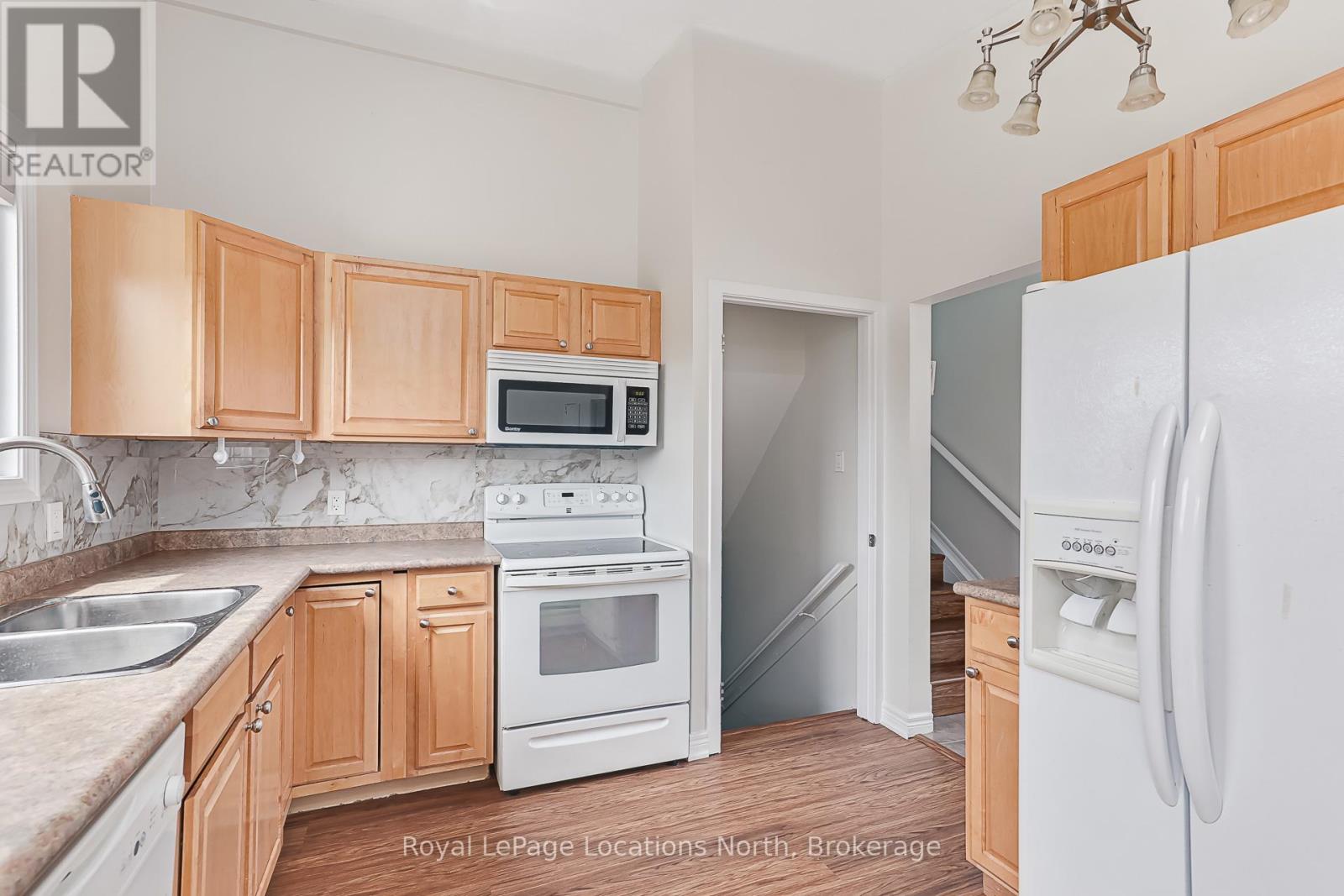 594 OAK STREET - 8