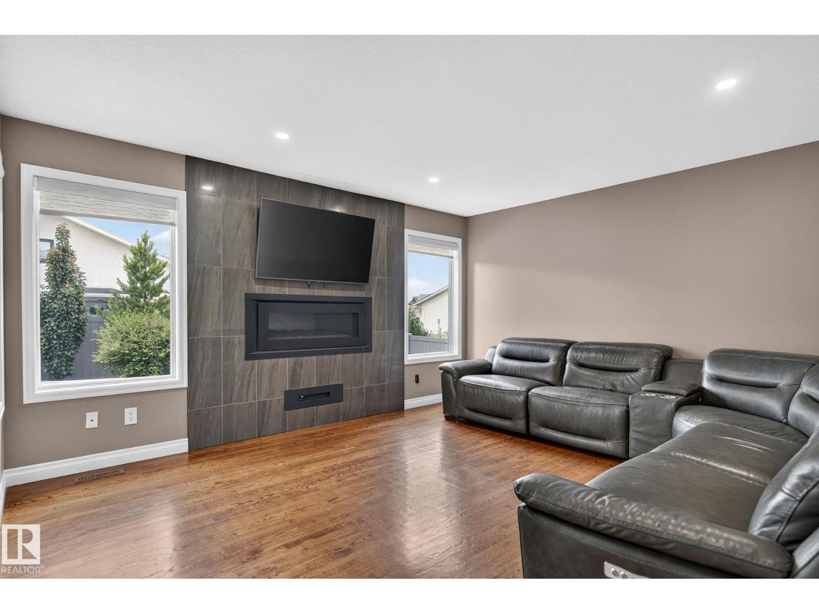 370 HOLLICK-KENYON RD NW - 39