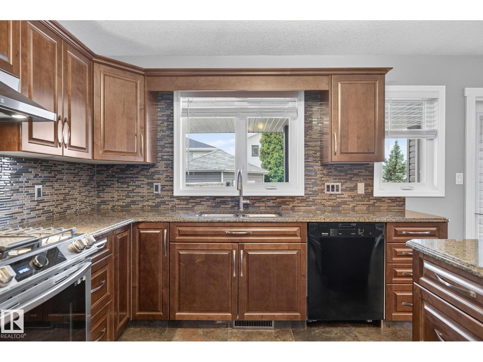 370 HOLLICK-KENYON RD NW - 34