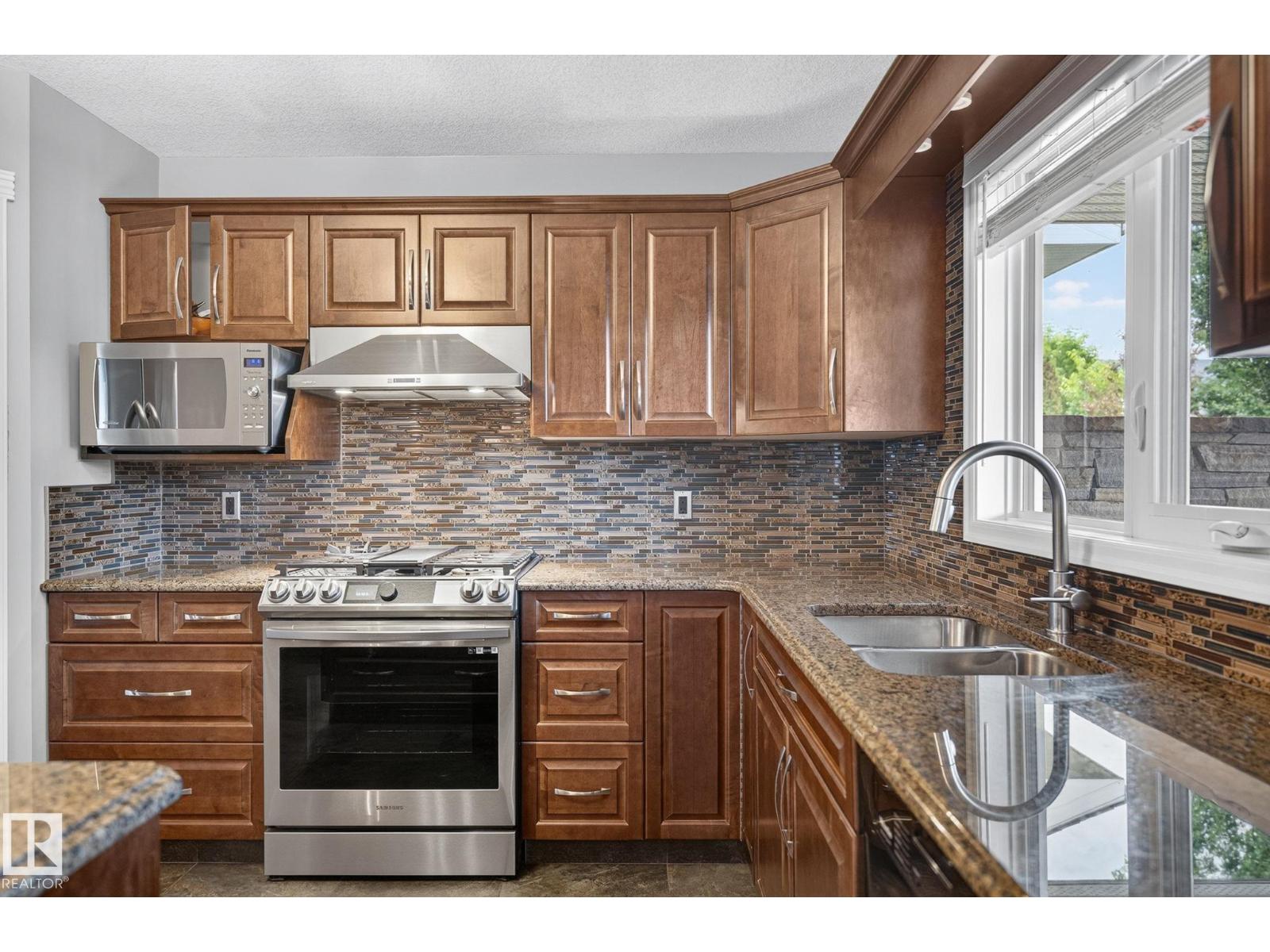 370 HOLLICK-KENYON RD NW - 33