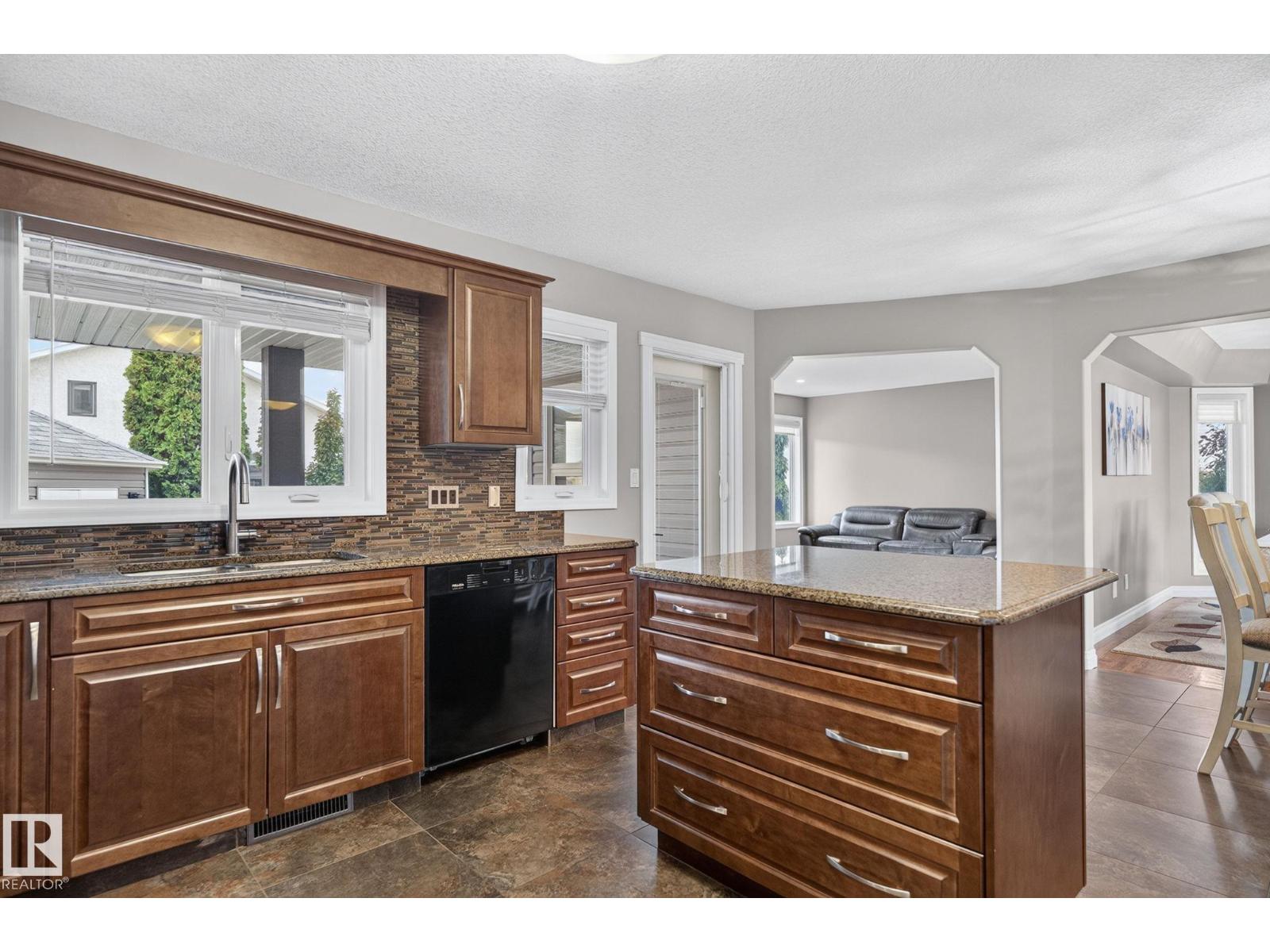 370 HOLLICK-KENYON RD NW - 36