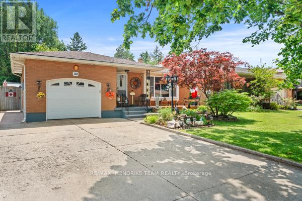 33 MEADOWBROOK CRESCENT - 1