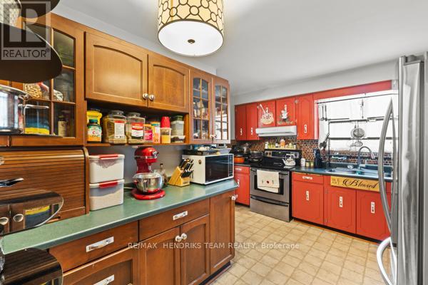 33 MEADOWBROOK CRESCENT - 11