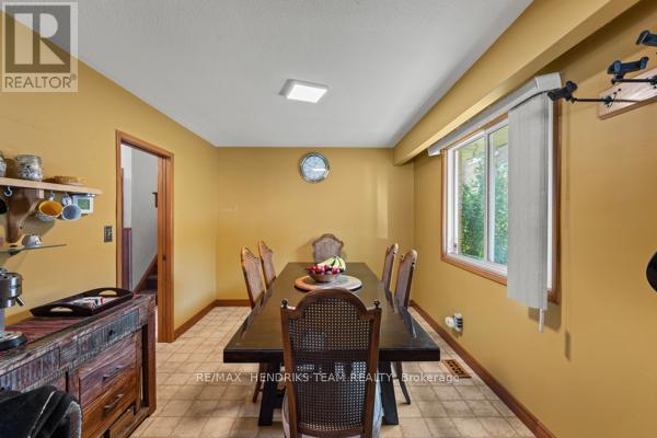 33 MEADOWBROOK CRESCENT - 13