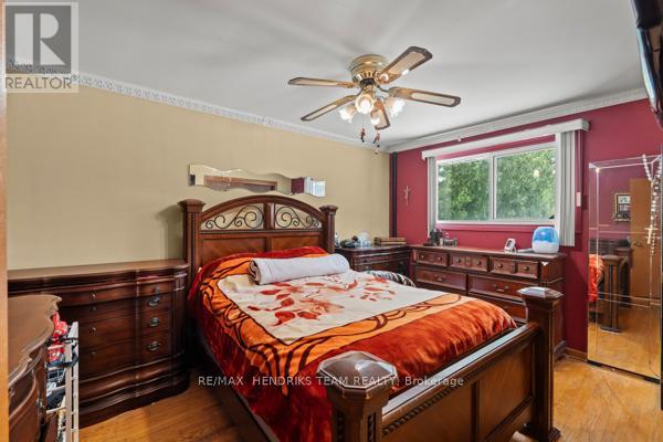 33 MEADOWBROOK CRESCENT - 14