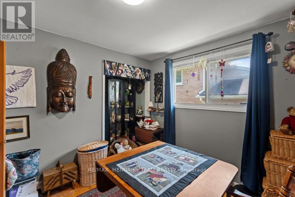 33 MEADOWBROOK CRESCENT - 17
