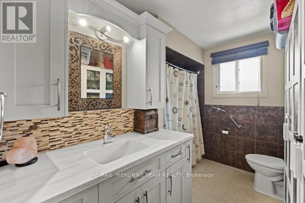 33 MEADOWBROOK CRESCENT - 19