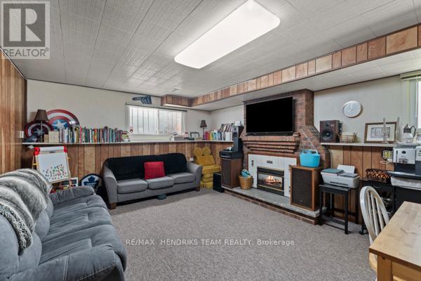 33 MEADOWBROOK CRESCENT - 21