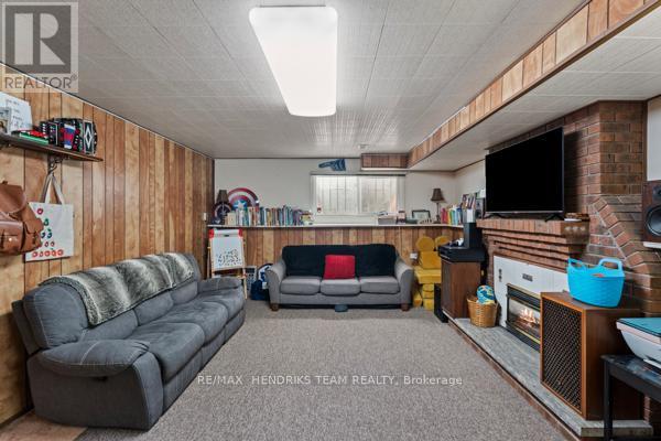 33 MEADOWBROOK CRESCENT - 22