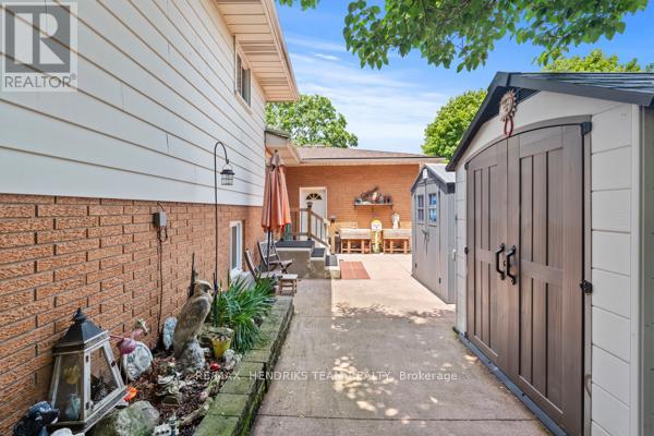 33 MEADOWBROOK CRESCENT - 30