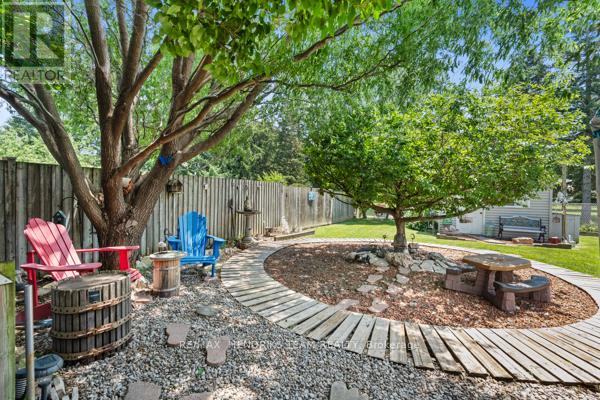 33 MEADOWBROOK CRESCENT - 31