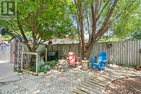 33 MEADOWBROOK CRESCENT - 32