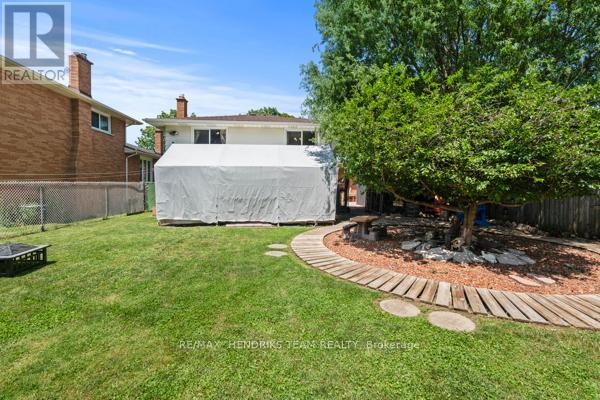 33 MEADOWBROOK CRESCENT - 36