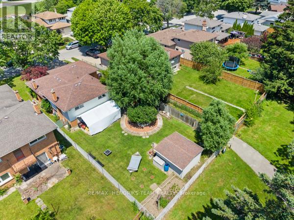 33 MEADOWBROOK CRESCENT - 41