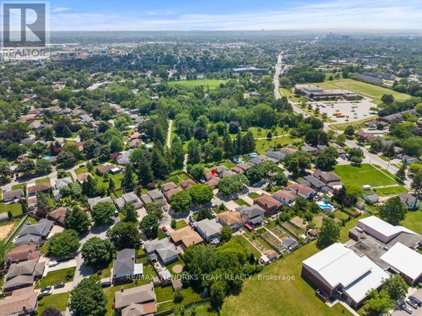 33 MEADOWBROOK CRESCENT - 44