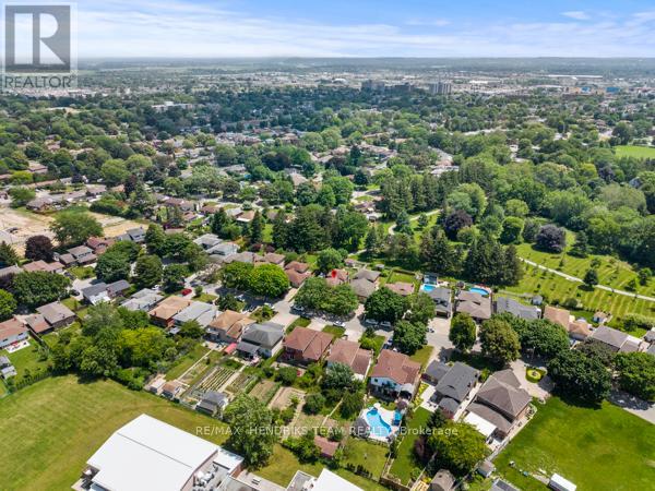 33 MEADOWBROOK CRESCENT - 45