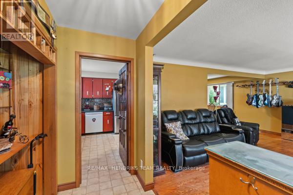 33 MEADOWBROOK CRESCENT - 6