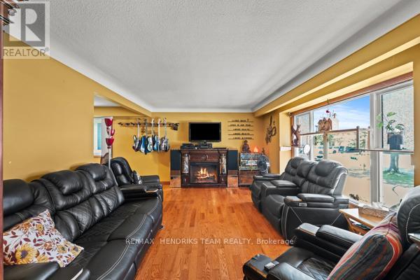 33 MEADOWBROOK CRESCENT - 7