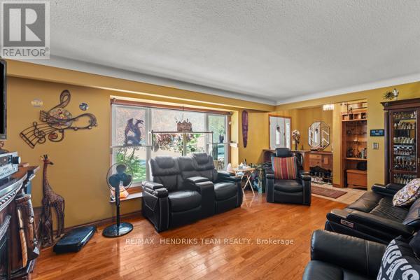 33 MEADOWBROOK CRESCENT - 8