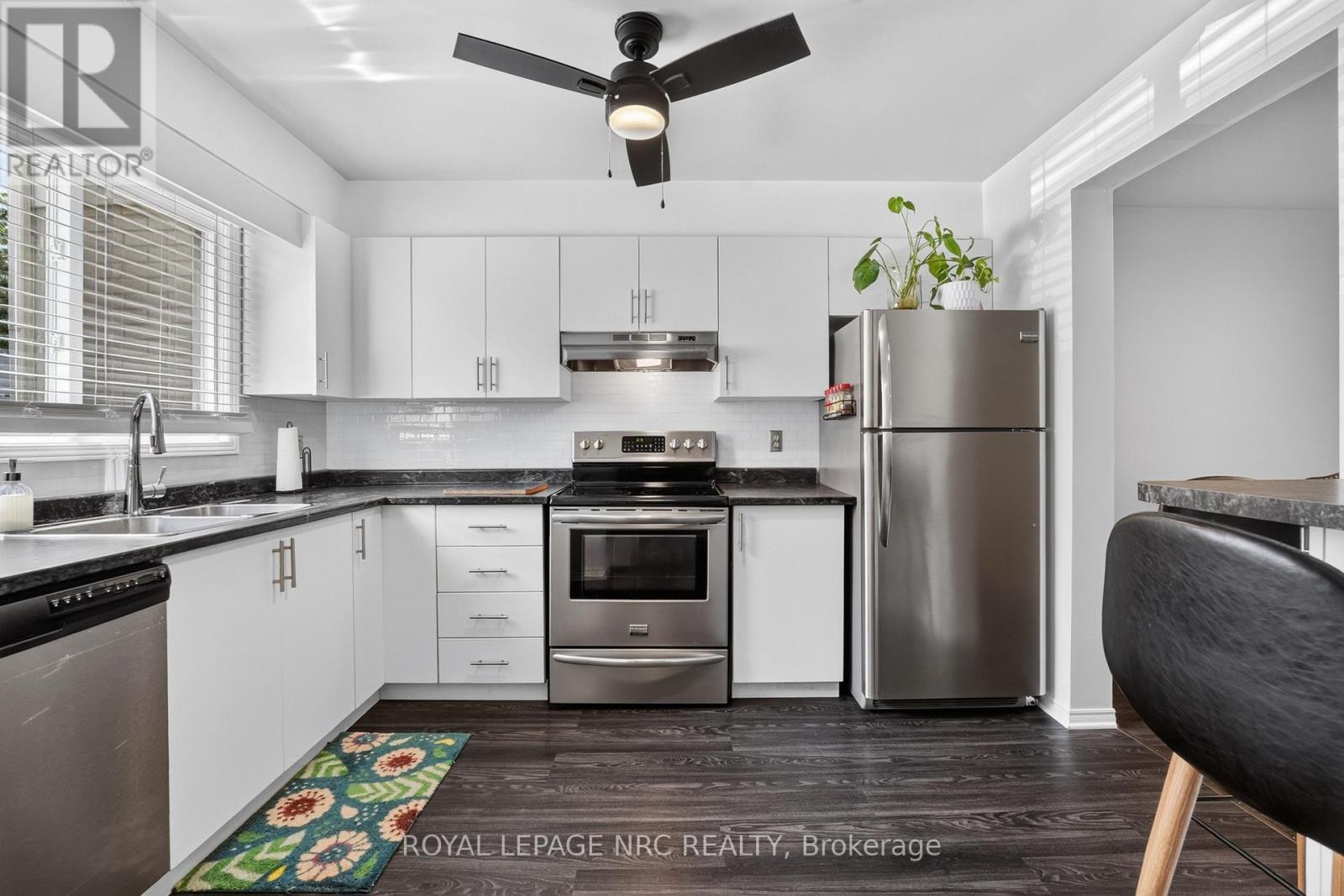 #40 65 DORCHESTER BOULEVARD - Image 27