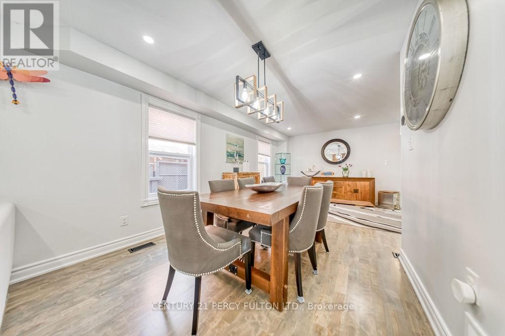 18 BOOTH CRESCENT - 12