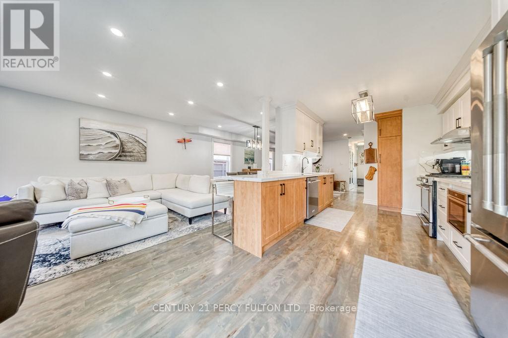 18 BOOTH CRESCENT - 15