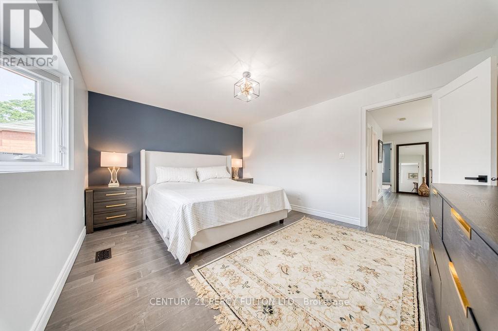 18 BOOTH CRESCENT - 23