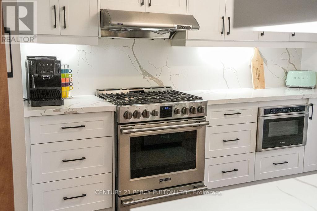 18 BOOTH CRESCENT - 13