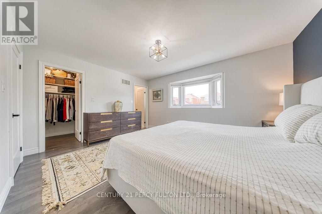 18 BOOTH CRESCENT - 24