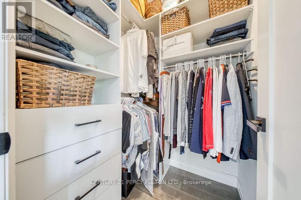 18 BOOTH CRESCENT - 26
