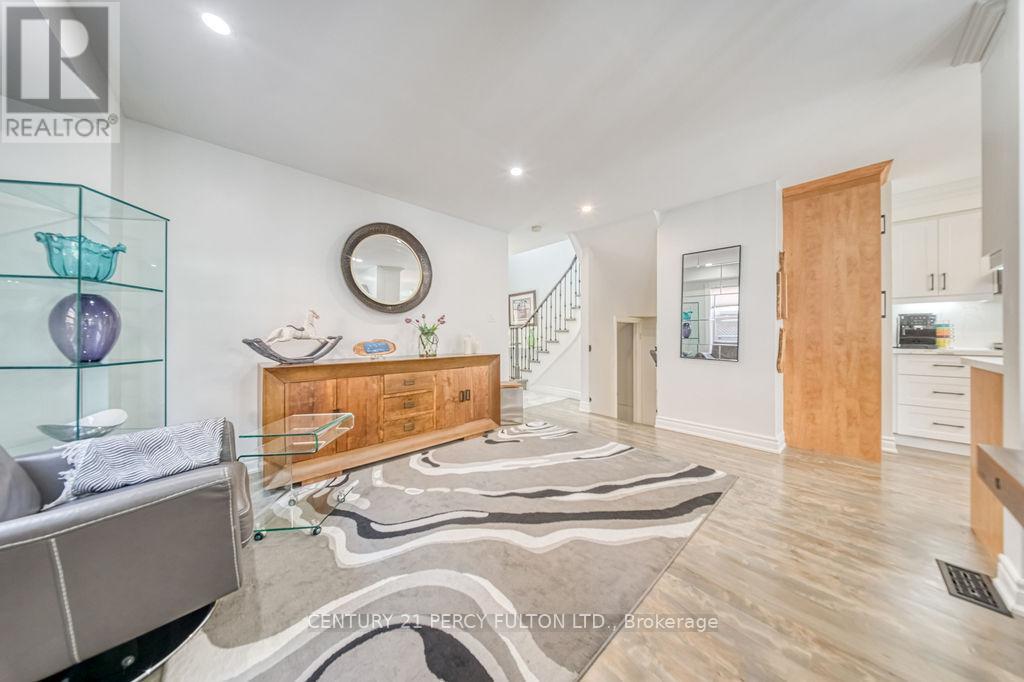 18 BOOTH CRESCENT - 10