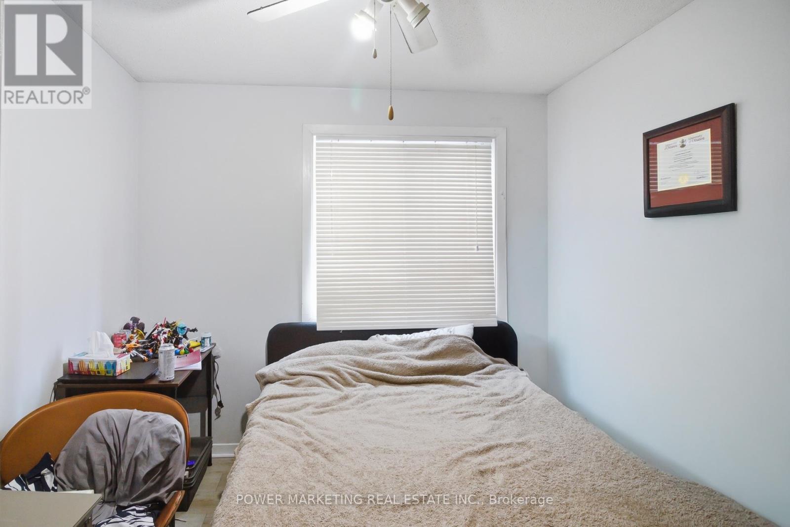 #G 37 ROBINSON AVENUE - 9