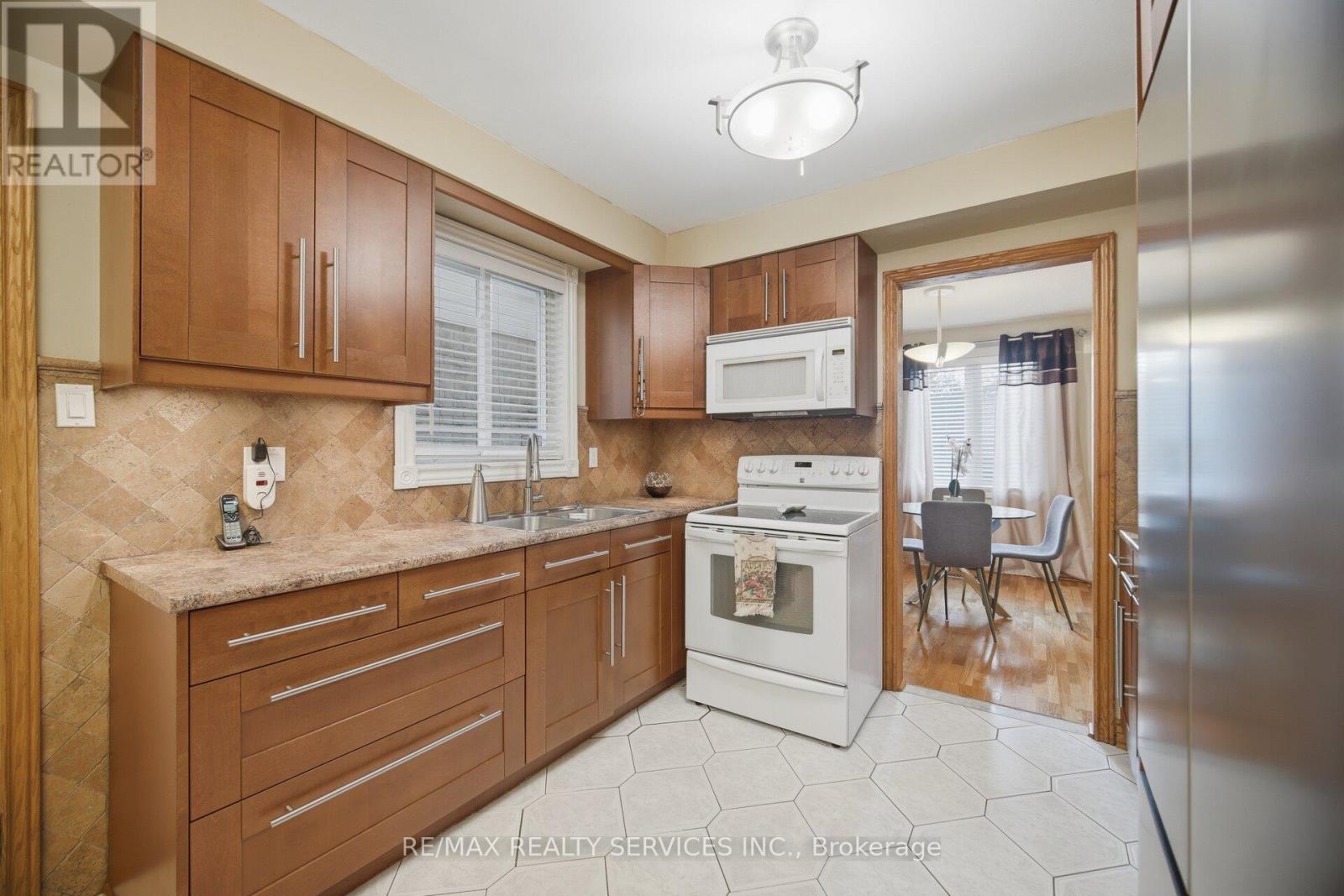 172 MORTON WAY - 11