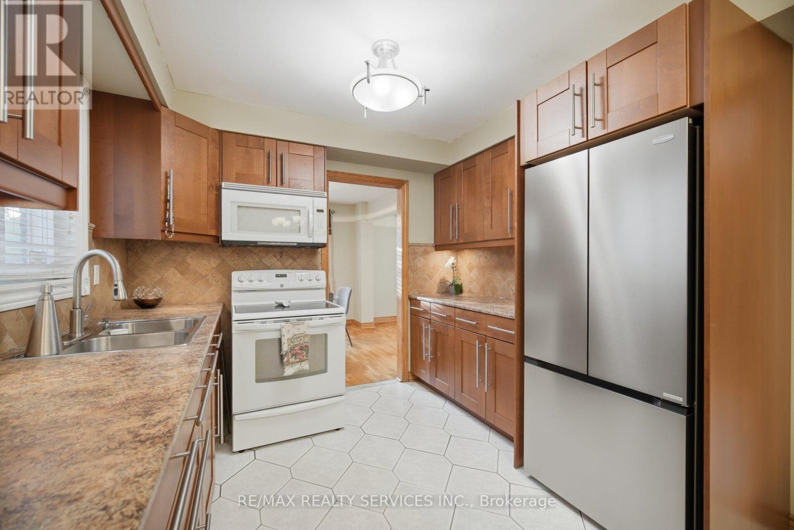 172 MORTON WAY - 12