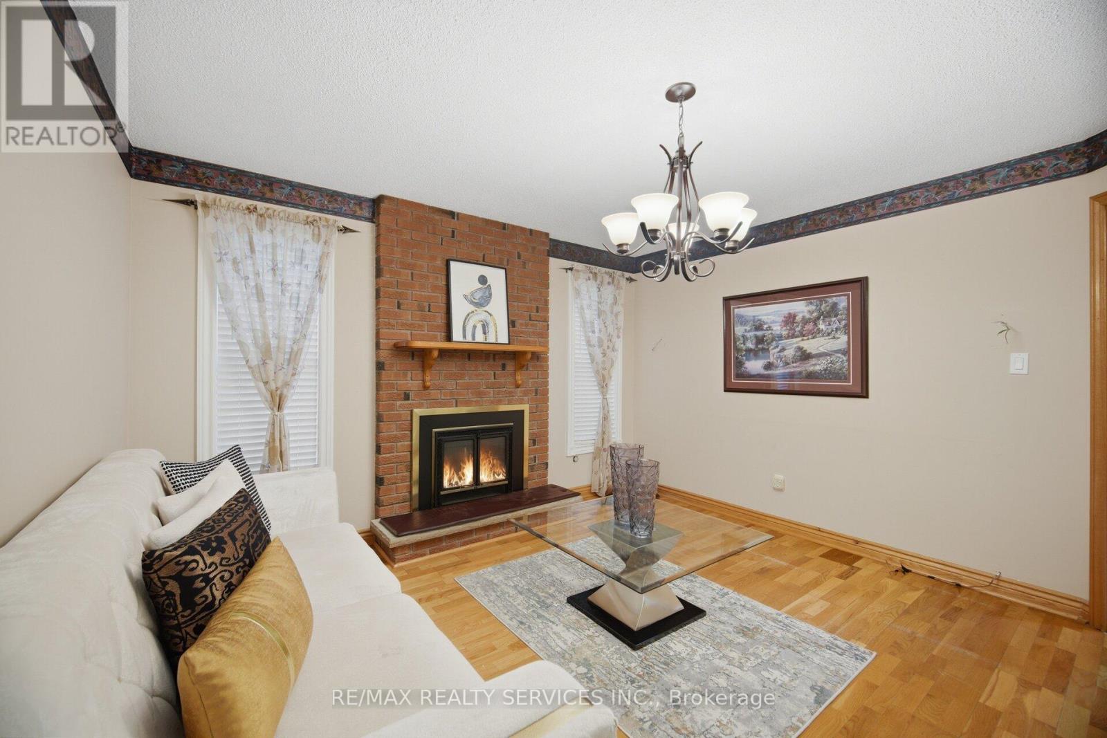 172 MORTON WAY - 9