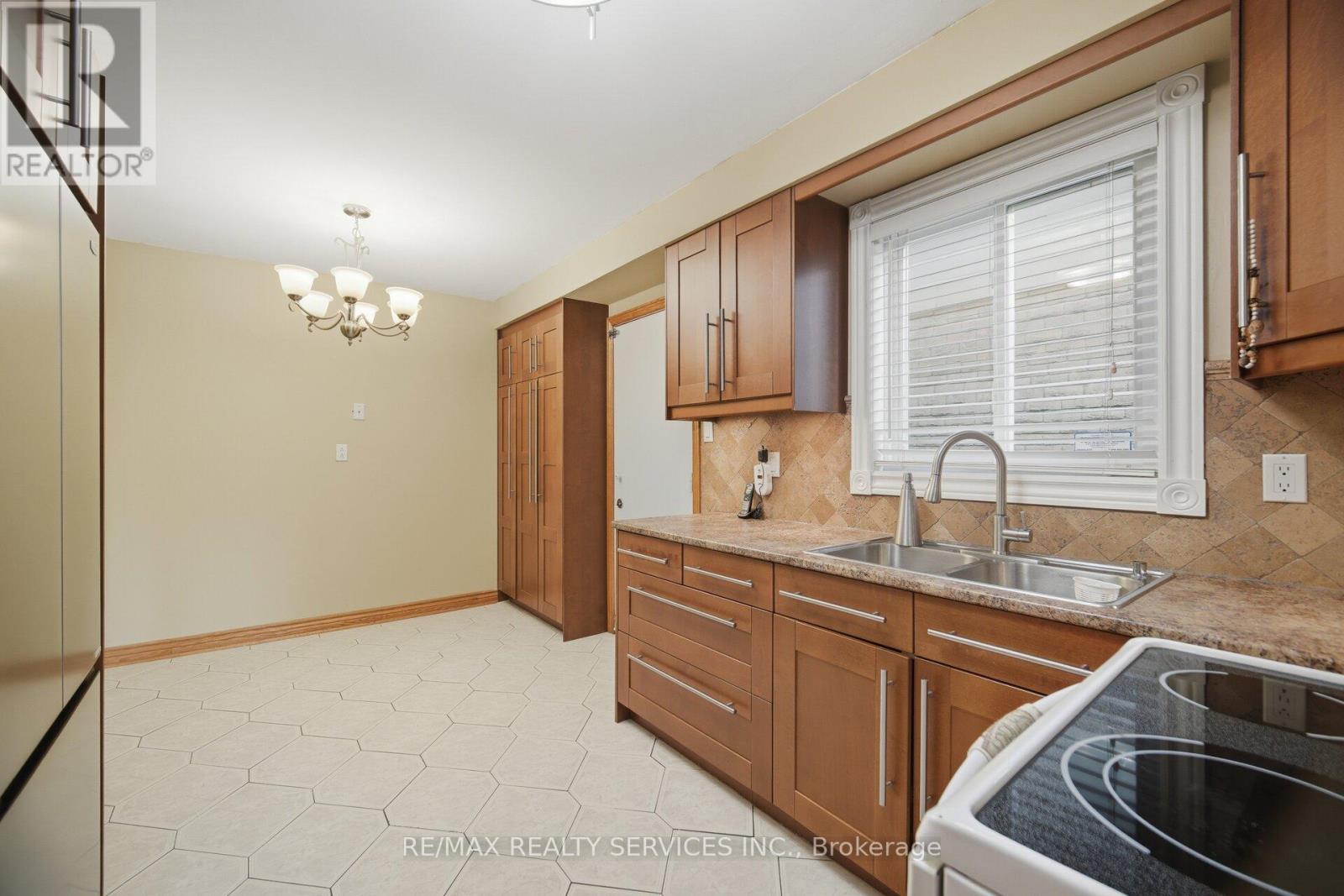 172 MORTON WAY - 14