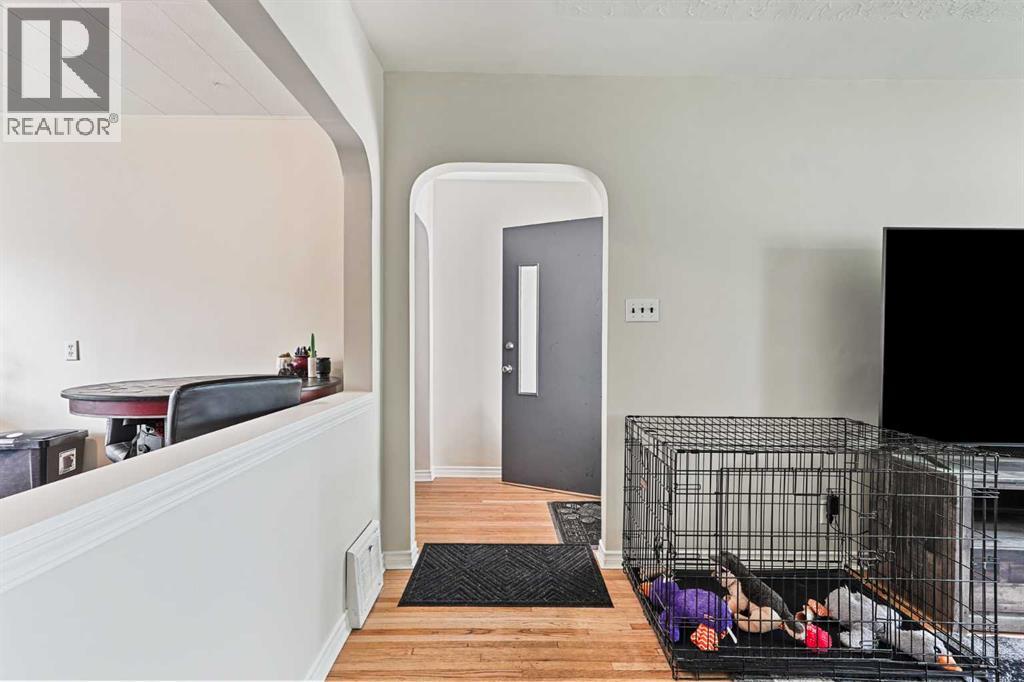 421 24 Street S - photo 2