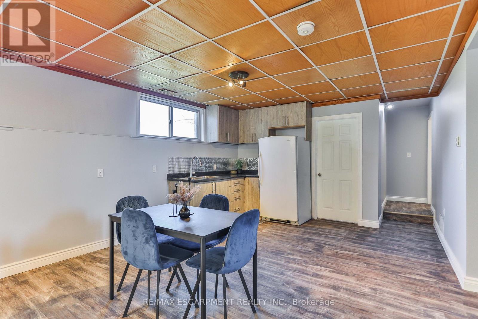 5-bedroom home for sale at 98 THOMAS AVENUE, Brantford ON · photo 32 of 37