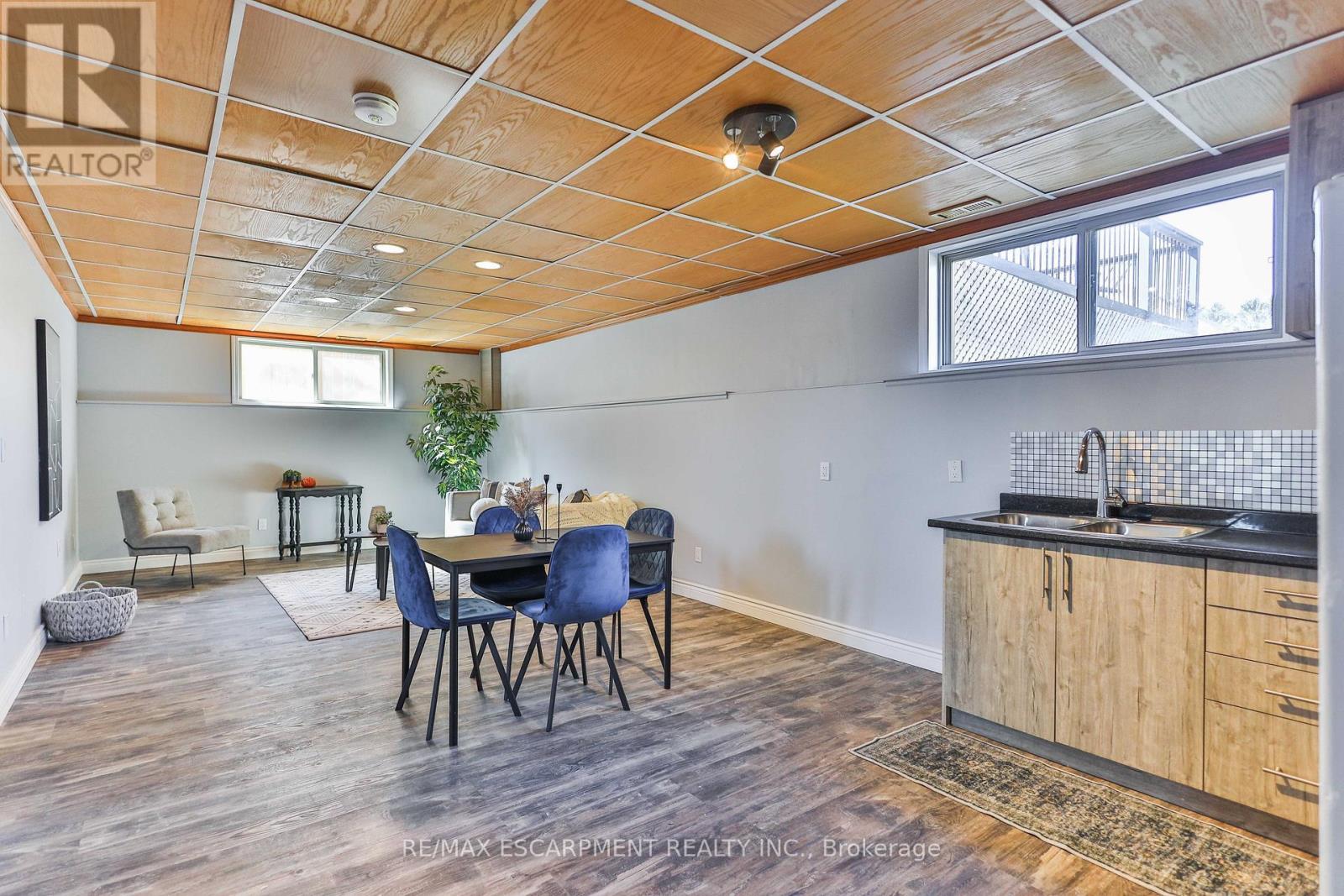 98 THOMAS AVENUE - 31