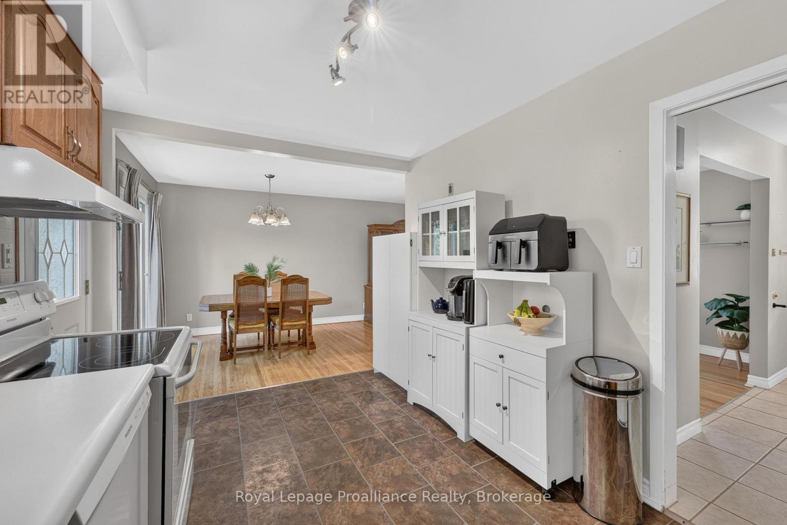 12 STAVEBANK ROAD - 11