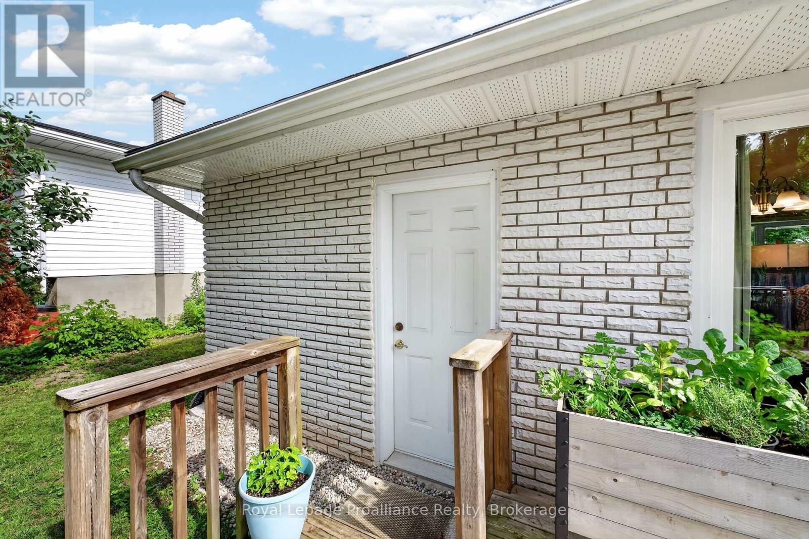 12 STAVEBANK ROAD - 28