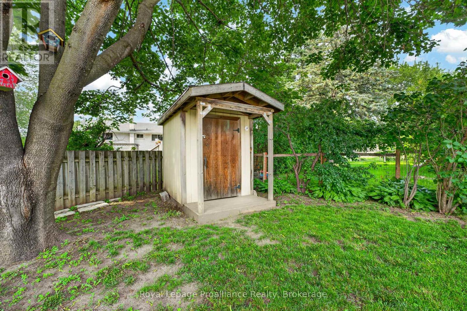 12 STAVEBANK ROAD - 31