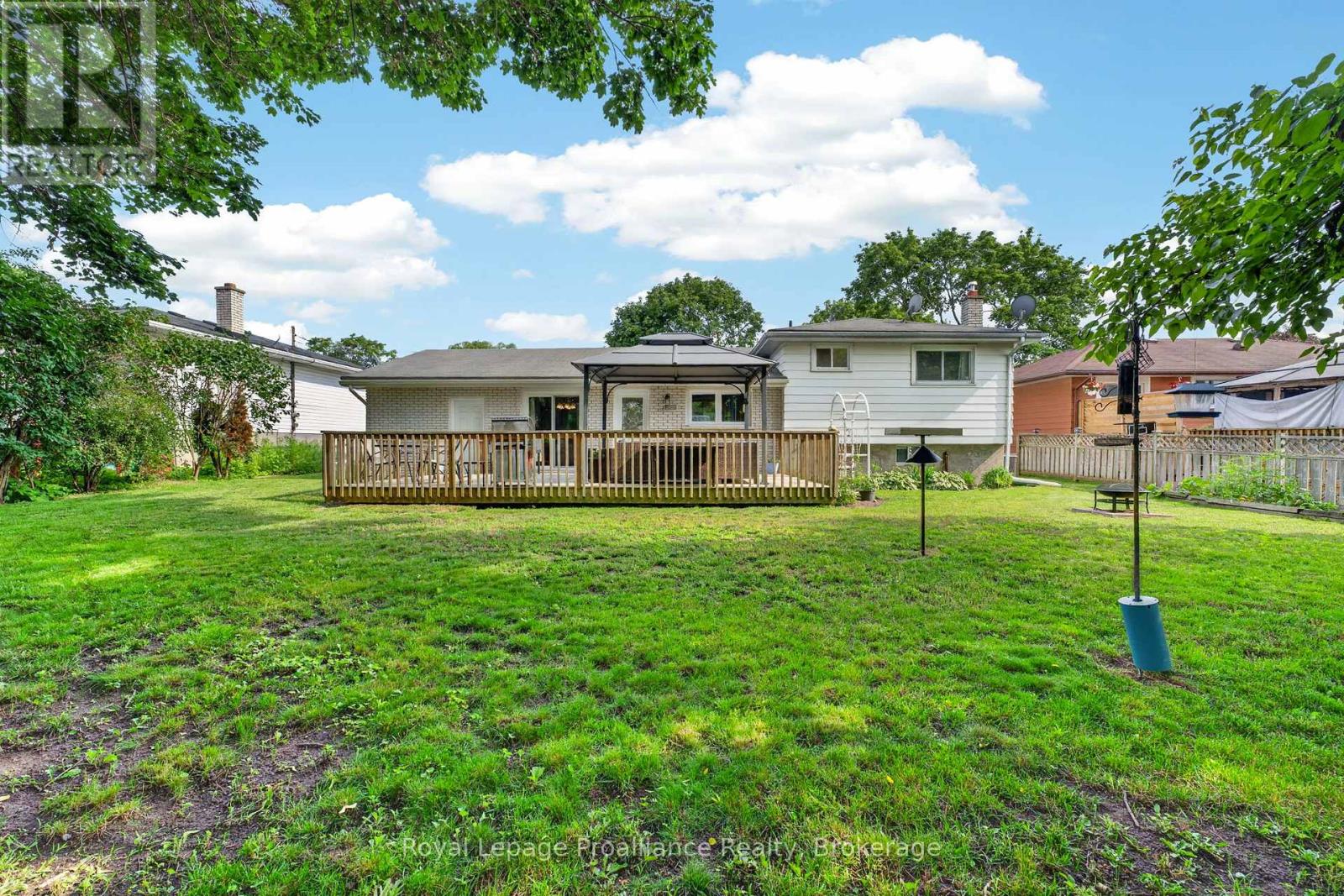 12 STAVEBANK ROAD - 32
