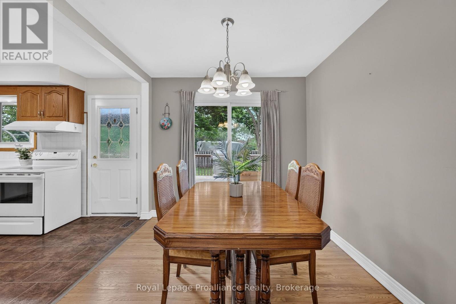 12 STAVEBANK ROAD - 8